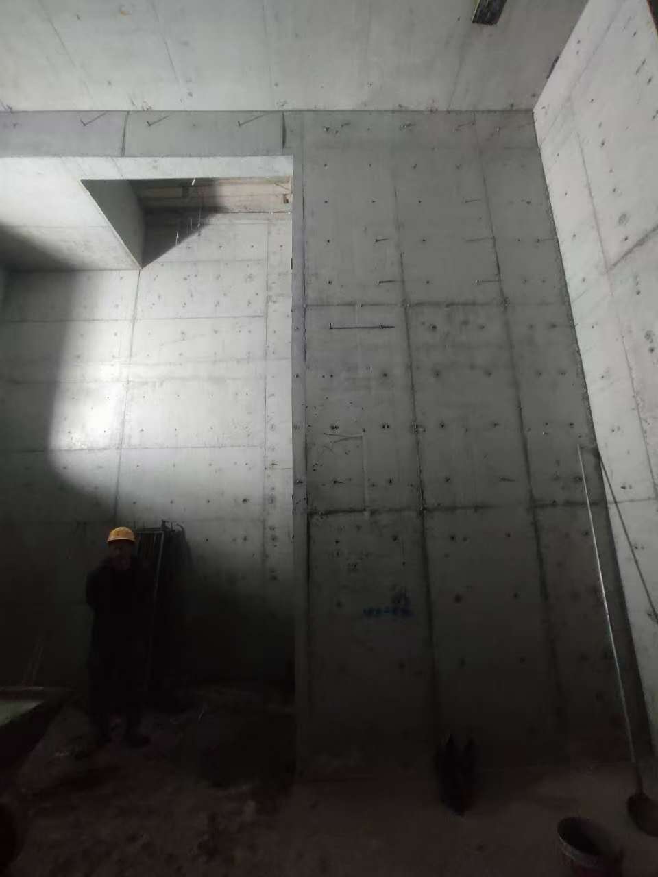 荥阳墙上开槽钢筋断了有影响吗